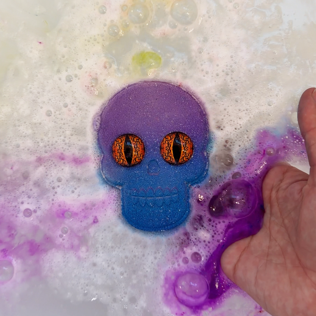 Eyeball Skull Prize Bath Bomb