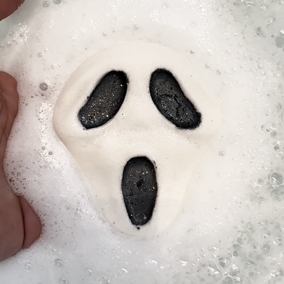 Everybody Scream Prize Bath Bomb