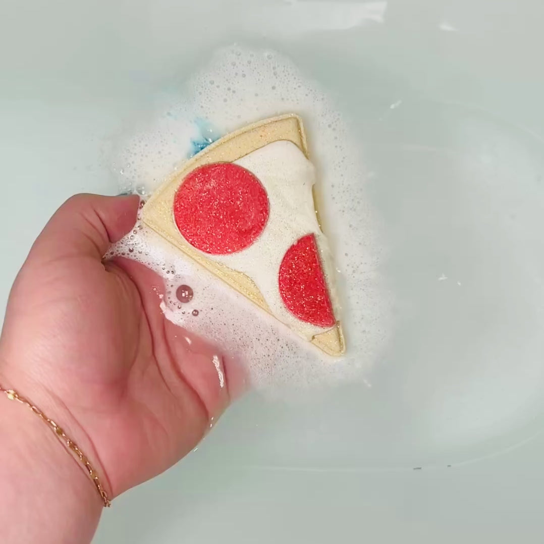 Pizza Prize Bath Bomb