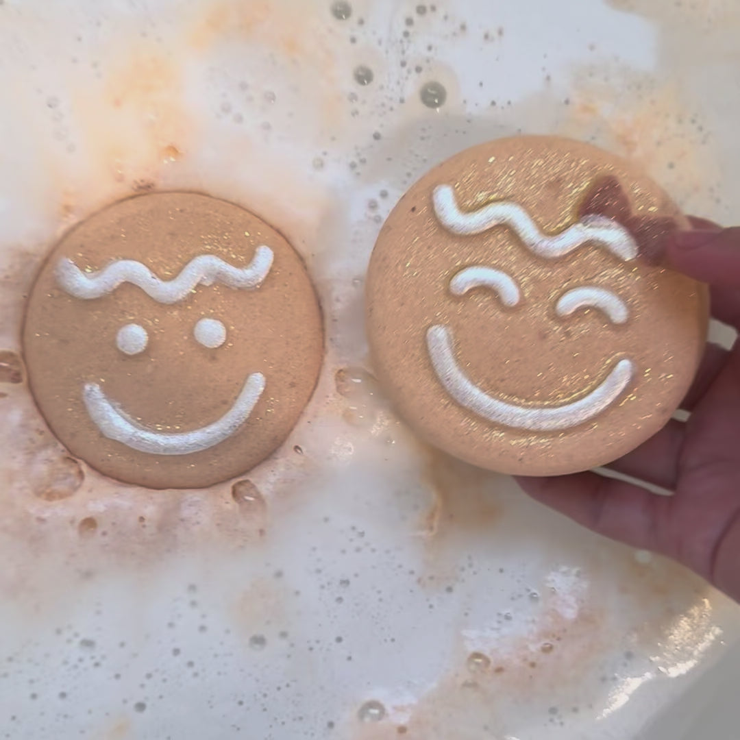 Natural Gingerbread Boy & Girl Prize Bath Bombs